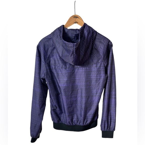 🔥Nike | Women’s black/purple patterned zip front red label windbreaker hoodie, S - Picture 4 of 12